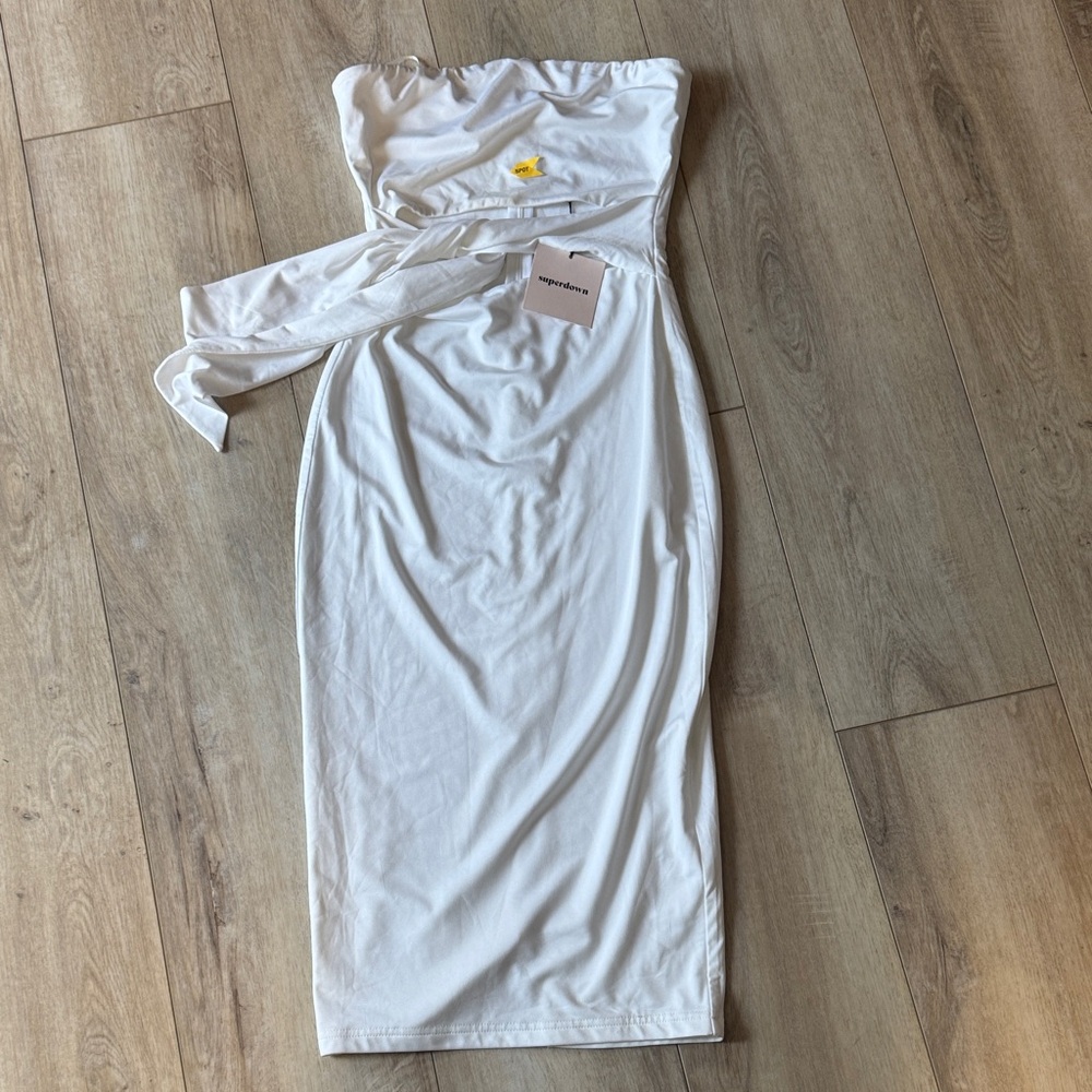 superdown Strapless White Midi Dress